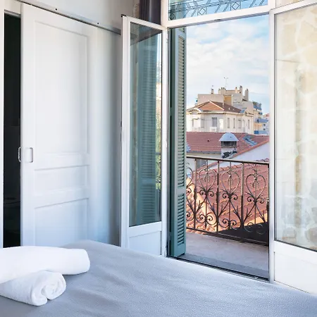 Готель De Belgique A Мантон