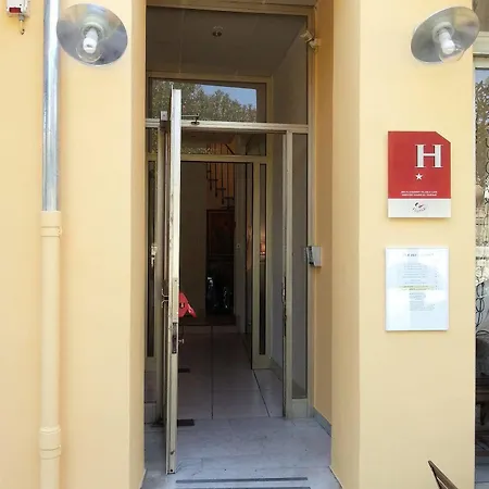 Hotel Hotel De Belgique A Menton 2*