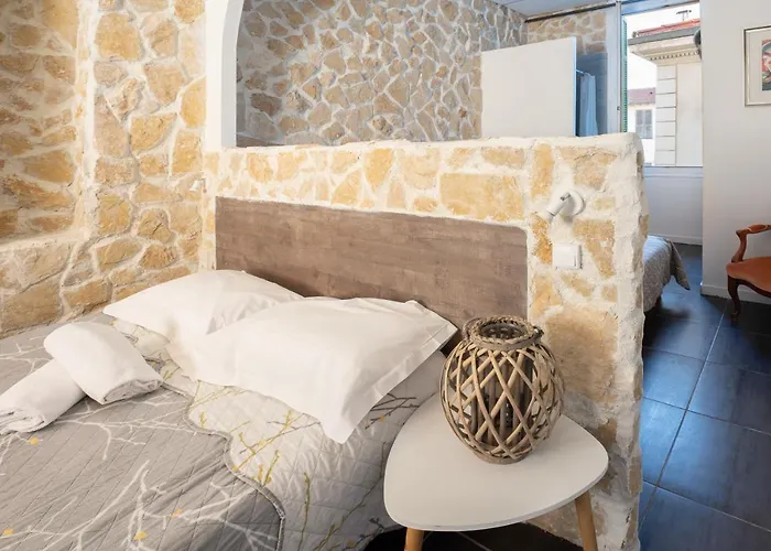 Hotel Hotel De Belgique A Menton 2*