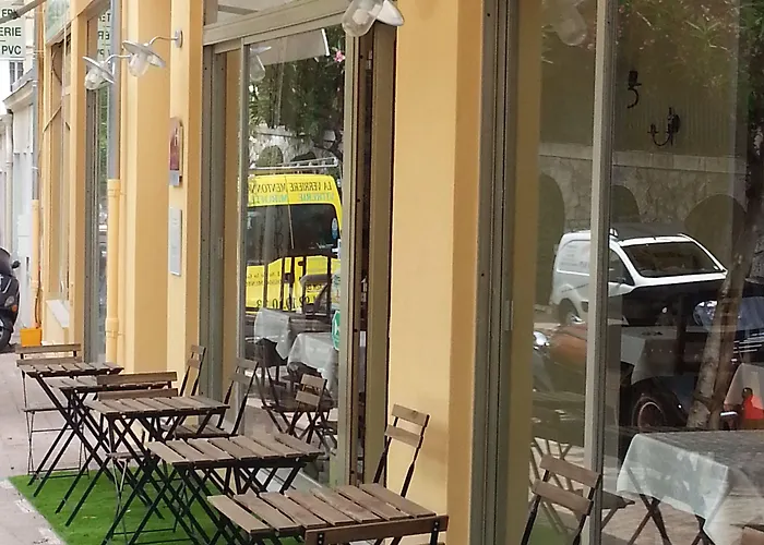 Hotel Hotel De Belgique A Menton 2*