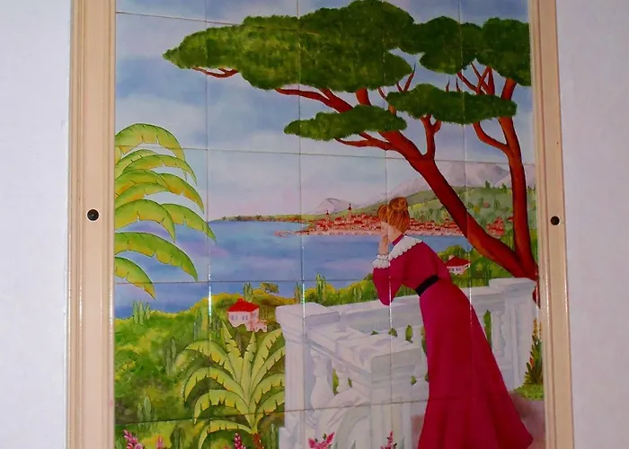 Hotel De Belgique A Menton Hotel 2*