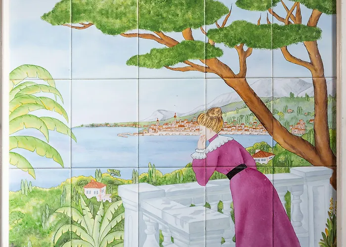 Готель De Belgique A Мантон